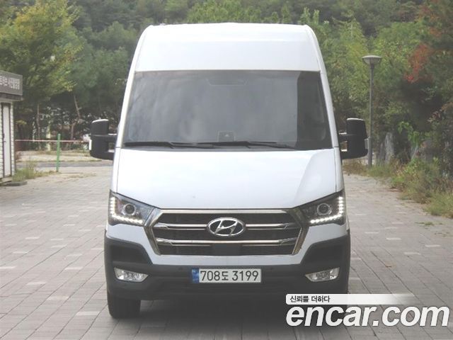 Hyundai Solati 15-seater Luxury