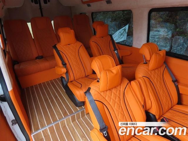 Hyundai Solati 15-seater Luxury 2023 — фото 17