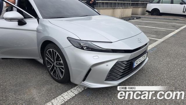 Toyota Camry (XV80) 2.5 XLE Hybrid 2025 — фото 2
