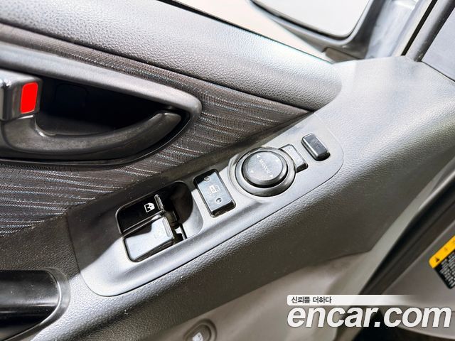 Hyundai Grand Starex 5-Seater VAN Smart 2017 — фото 10