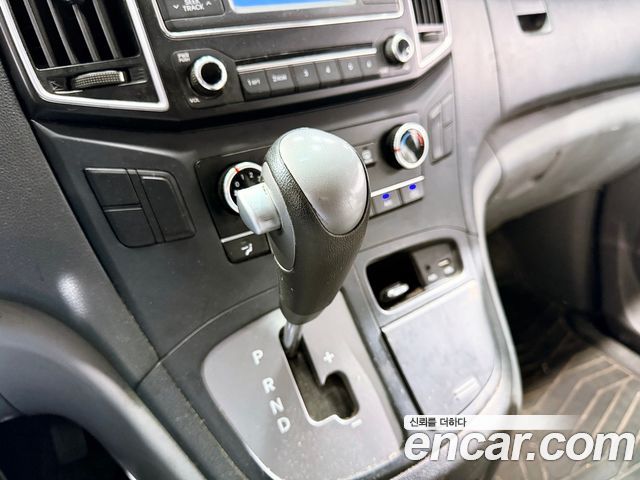 Hyundai Grand Starex 5-Seater VAN Smart 2017 — фото 16
