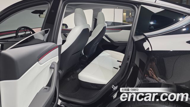 Tesla Model Y RWD 2025 — фото 11