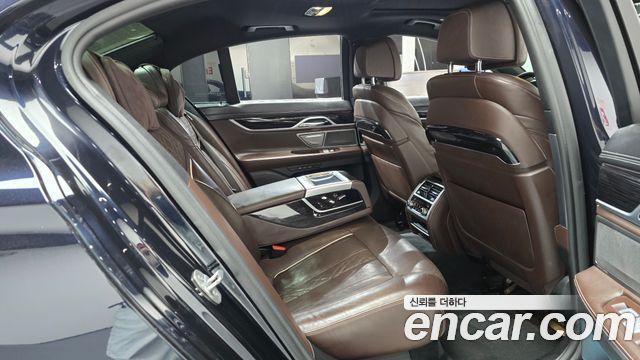 BMW 7 Series (G11) 740d xDrive M Sport 2018 — фото 11