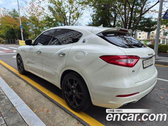 Maserati Levante 3.0 AWD 2017 — фото 2