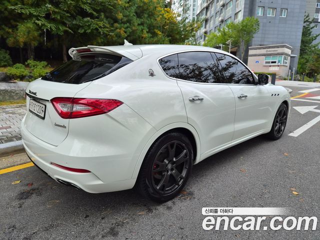 Maserati Levante 3.0 AWD 2017 — фото 21