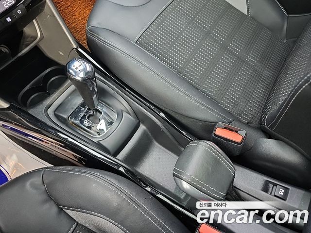 Peugeot 2008 1.6 e-HDi Feline L 2015 — фото 8