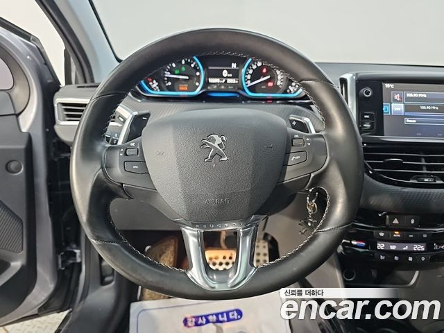 Peugeot 2008 1.6 e-HDi Feline L 2015 — фото 9