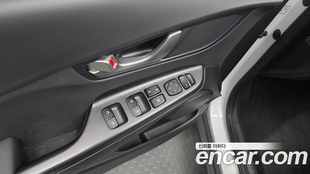 Hyundai Kona 1.6 Turbo 2WD Modern pop 2018 — фото 30