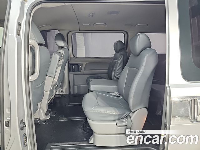 Hyundai Grand Starex 12-Seater Wagon CVX Deluxe 2016 — фото 17