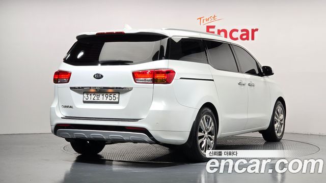 Kia Carnival 9-seater Noblesse 2018 — фото 2