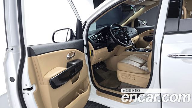 Kia Carnival 9-seater Noblesse 2018 — фото 10