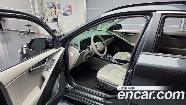 Kia Niro EV Earth 2023 — фото 10