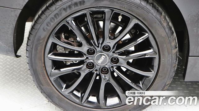 MINI Cooper Clubman Classic 2nd 2024 — фото 7
