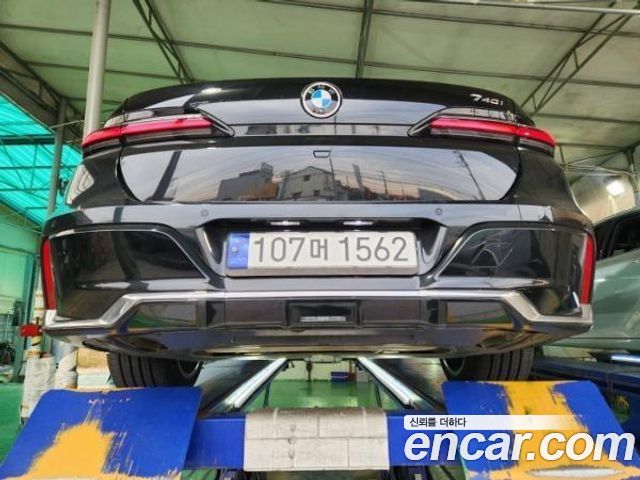 BMW 7 Series (G70) 740i sDrive M Sport 2023 — фото 2
