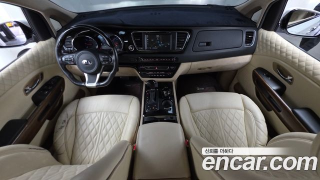 Kia Carnival 9-seater Hi-Limousine Noblesse 2016 — фото 7