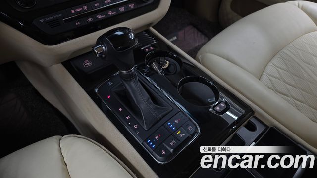 Kia Carnival 9-seater Hi-Limousine Noblesse 2016 — фото 9
