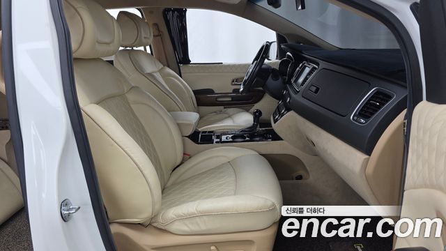 Kia Carnival 9-seater Hi-Limousine Noblesse 2016 — фото 11