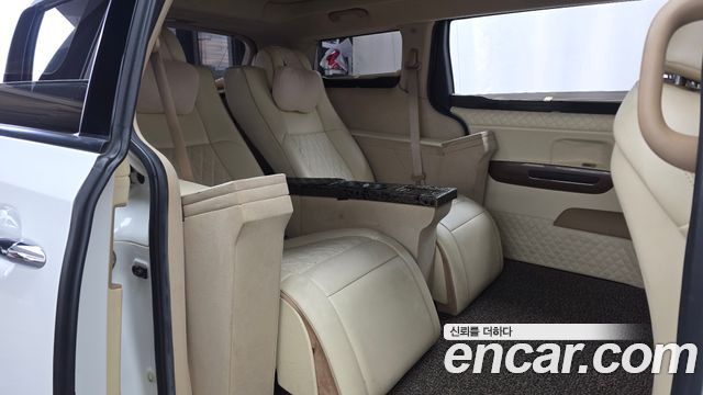 Kia Carnival 9-seater Hi-Limousine Noblesse 2016 — фото 12