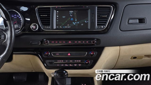 Kia Carnival 9-seater Hi-Limousine Noblesse 2016 — фото 14