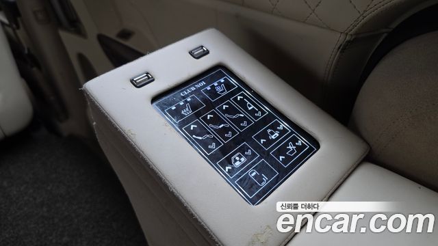 Kia Carnival 9-seater Hi-Limousine Noblesse 2016 — фото 19