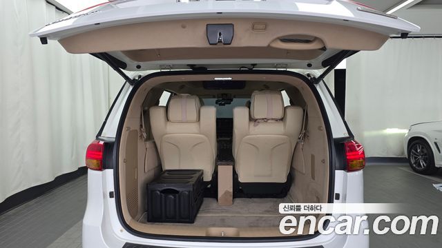 Kia Carnival 9-seater Hi-Limousine Noblesse 2016 — фото 20