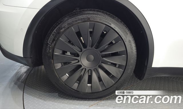 Tesla Model Y Long Range AWD 2022 — фото 5