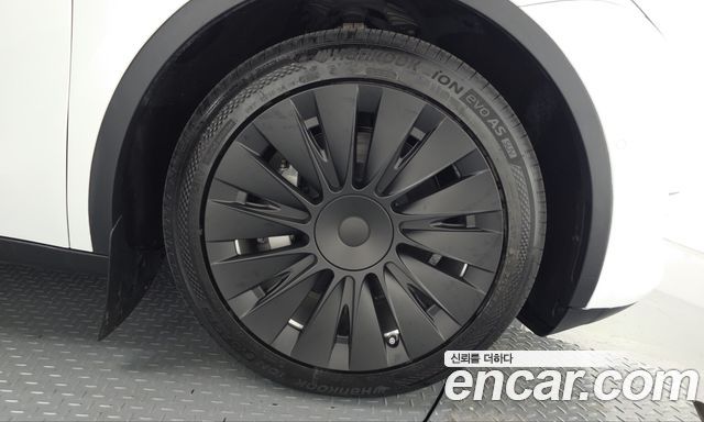 Tesla Model Y Long Range AWD 2022 — фото 27