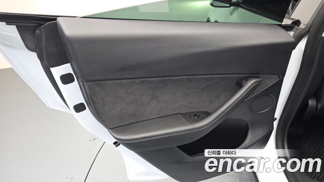 Tesla Model Y Long Range AWD 2022 — фото 31