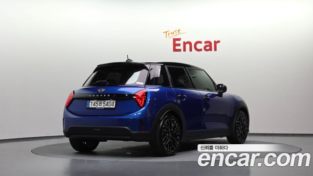 MINI Cooper S (IV) 5 Door Favoured 2025 — фото 2