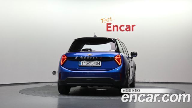 MINI Cooper S (IV) 5 Door Favoured 2025 — фото 4