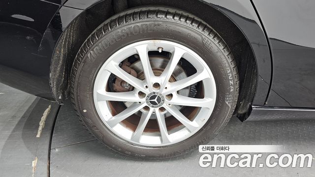 Mercedes-Benz A-Class (W177) A220 Sedan 2020 — фото 5
