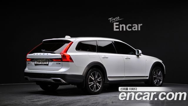 Volvo V90 Cross Country D5 PRO AWD 2019 — фото 2