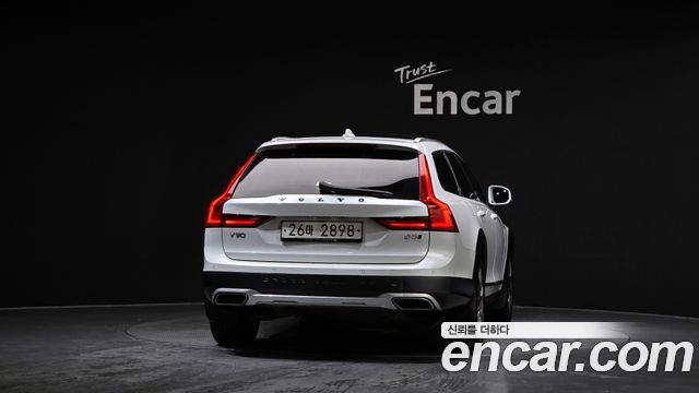 Volvo V90 Cross Country D5 PRO AWD 2019 — фото 4