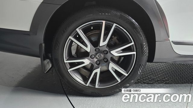 Volvo V90 Cross Country D5 PRO AWD 2019 — фото 5