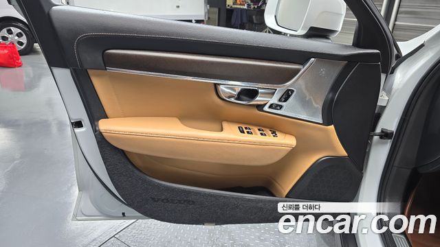 Volvo V90 Cross Country D5 PRO AWD 2019 — фото 24