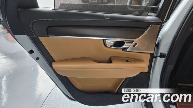 Volvo V90 Cross Country D5 PRO AWD 2019 — фото 25