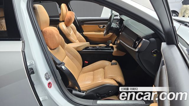 Volvo V90 Cross Country D5 PRO AWD 2019 — фото 26