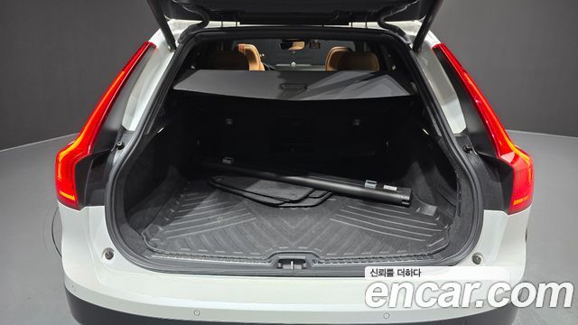 Volvo V90 Cross Country D5 PRO AWD 2019 — фото 34