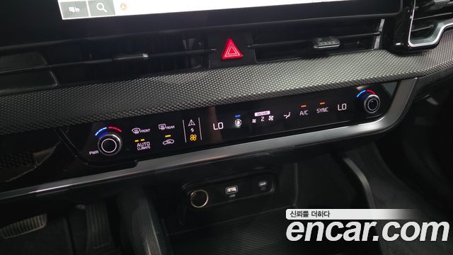 Kia Sportage (V) Diesel 2.0 2WD Prestige 2023 — фото 17