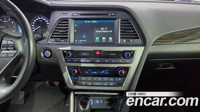 Hyundai Sonata (LF) 2.0 Smart 2015 — фото 13