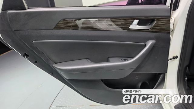 Hyundai Sonata (LF) 2.0 Smart 2015 — фото 25