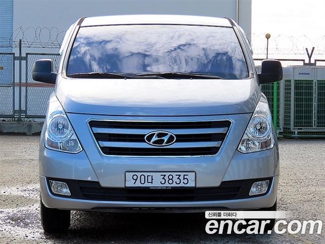 Hyundai Grand Starex 5-Seater VAN Smart