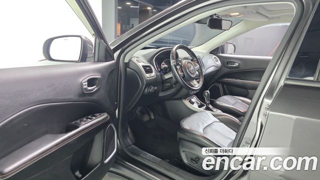 Jeep Compass (II) 2.4 Longitude AWD 2019 — фото 10