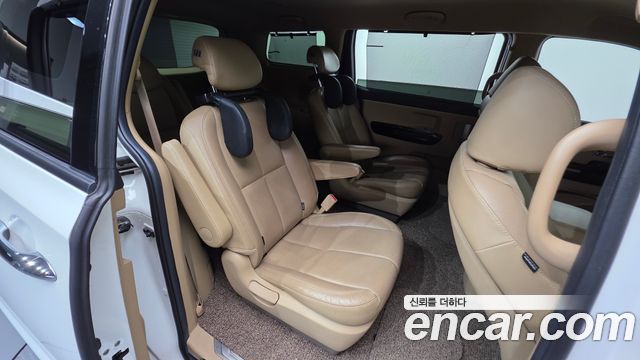Kia Carnival Gasoline 9-seater Noblesse 2017 — фото 18