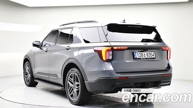 Ford Explorer (VI) 2.3 ST-Line 4WD 2025 — фото 2