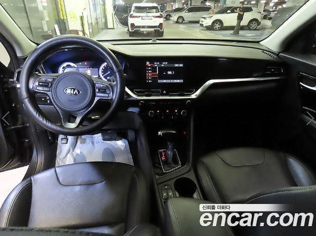 Kia Niro 1.6 HEV Prestige 2020 — фото 10