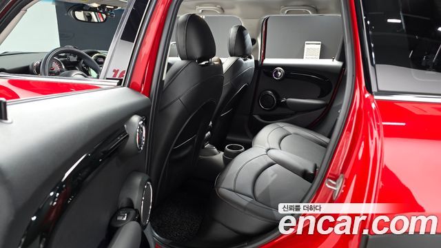 MINI Cooper 5Door HIGH 3rd 2015 — фото 11