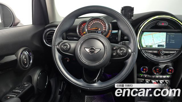 MINI Cooper 5Door HIGH 3rd 2015 — фото 12