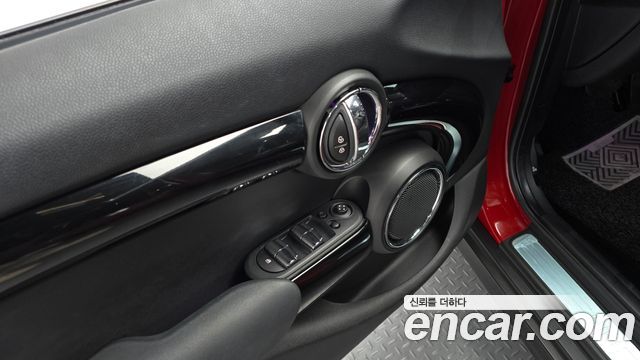 MINI Cooper 5Door HIGH 3rd 2015 — фото 20