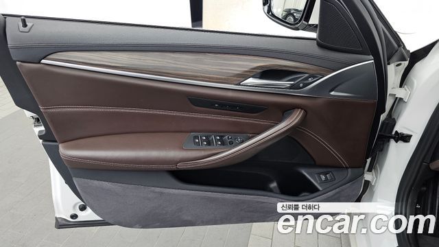 BMW 5 Series (G30) 530i Luxury Plus 2018 — фото 24